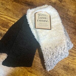 Target Women’s Warm Cozy Fuzzy Socks NWT Two Pair Crew Shoe Size 4-10